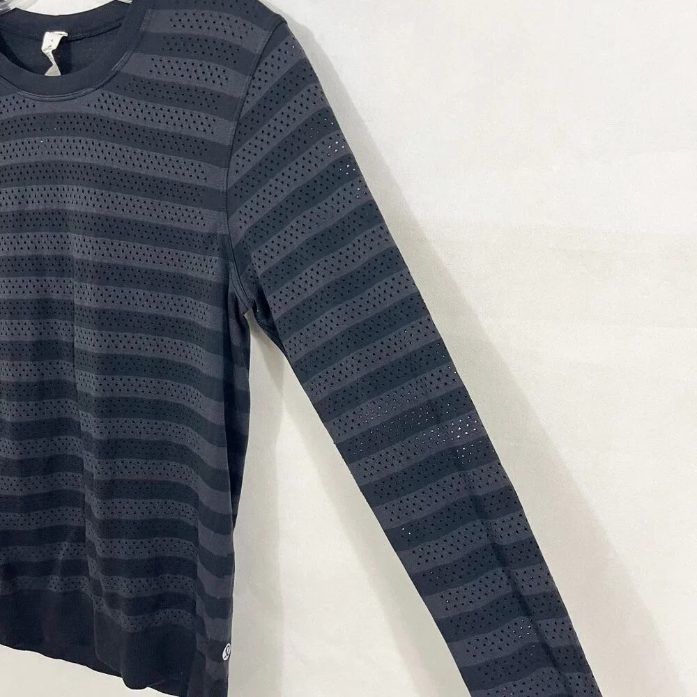 Lululemon Breeze By Long Sleeve Shirt Black & Gray Striped‎ Perforated - Size 4